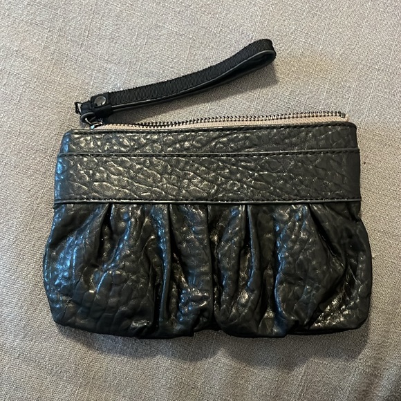 Small black wristlet - Picture 2 of 4